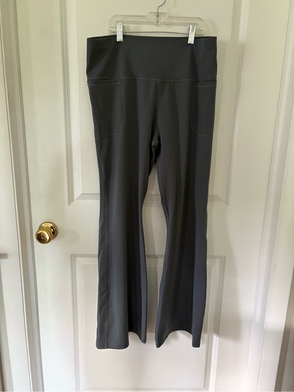 Under Armour Gray Flare Leg Workout Pants size 1x